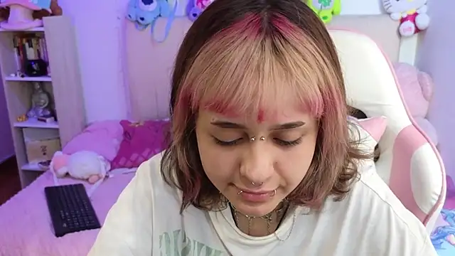 NekoWaifu online show from 04/14/26, 02:01