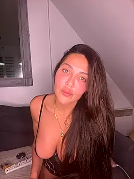 Snapshot of Lara_khalifaa chatting on 11/13/25, 12:31 Lara khalifaa online show from 11/13/25, 12:31