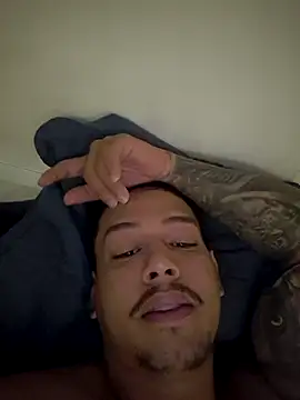 maicon9339 online show from 11/17/25, 08:47