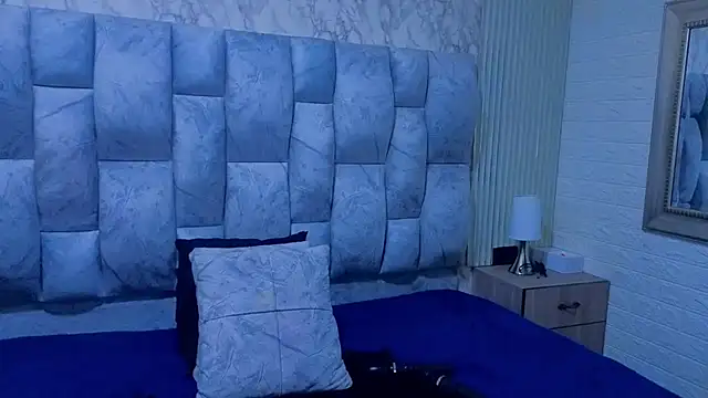 sofiagutierrez   online show from 11/08/25, 01:06