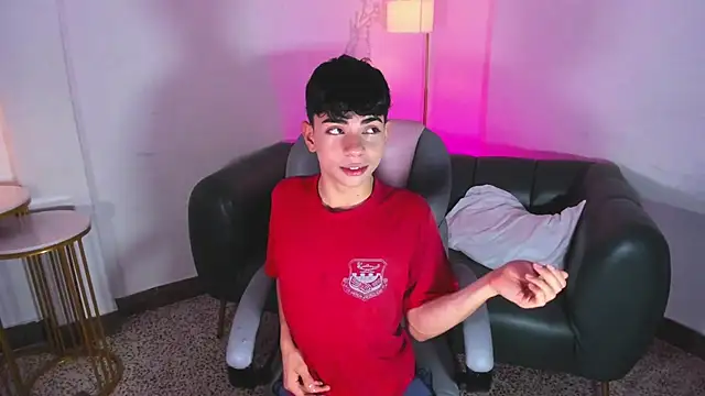 Snapshot of Peter_chase chatting on 02/05/26, 06:34 Peter chase online show from 02/05/26, 06:34