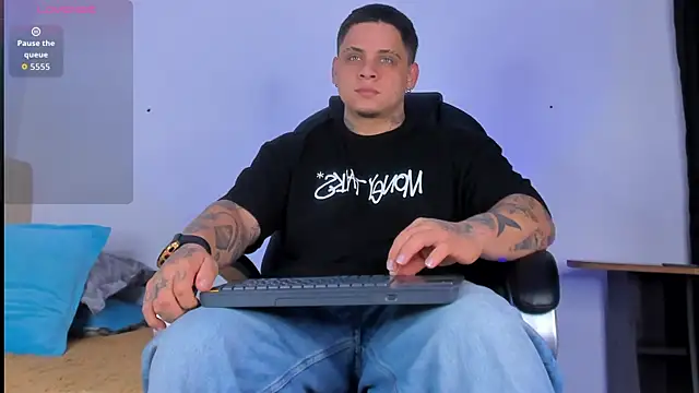 denis munera online show from 10/13/25, 09:42