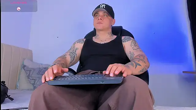 denis munera online show from 10/23/25, 10:03