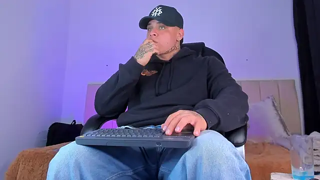 denis munera online show from 11/19/25, 04:23