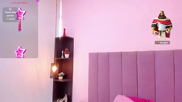 HoollyHendrix online show from 10/29/25, 08:21