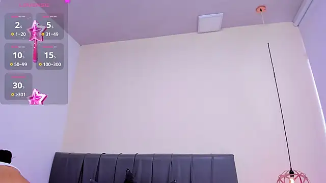 HoollyHendrix online show from 11/27/25, 08:33