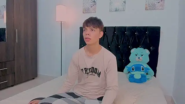 Zacktorres  online show from 10/30/25, 07:47