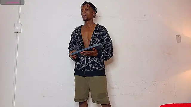 Snapshot of SkylerBigxxx chatting on 09/20/25, 04:02 SkylerBigxxx online show from 09/20/25, 04:02