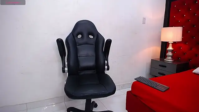 Snapshot of SkylerBigxxx chatting on 09/26/25, 04:16 SkylerBigxxx online show from 09/26/25, 04:16