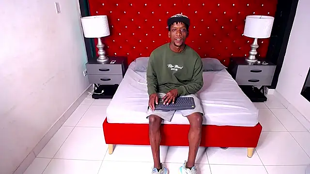 Snapshot of SkylerBigxxx chatting on 10/18/25, 03:53 SkylerBigxxx online show from 10/18/25, 03:53