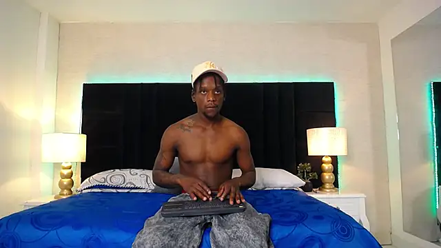 Snapshot of SkylerBigxxx chatting on 05/10/26, 04:28 SkylerBigxxx online show from 05/10/26, 04:28