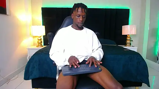 Snapshot of SkylerBigxxx chatting on 07/08/26, 04:39 SkylerBigxxx online show from 07/08/26, 04:39