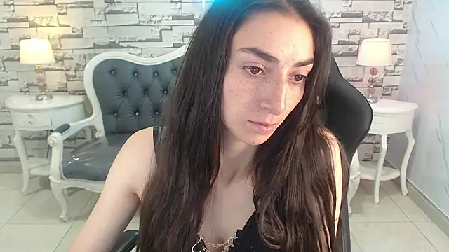 Maily a  online show from 09/30/25, 08:14