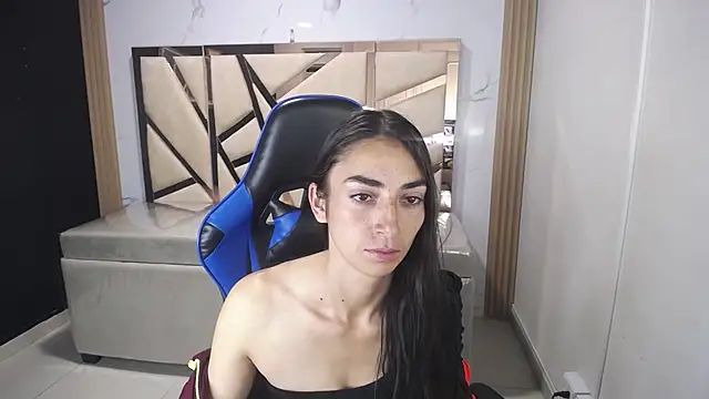 Maily a  online show from 11/22/25, 03:05