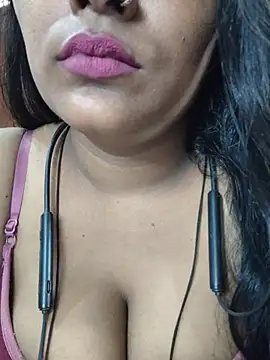 Snapshot of Jasmine_Januja chatting on 07/16/26, 02:39 Jasmine Januja online show from 07/16/26, 02:39