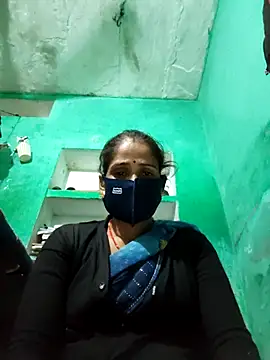 Snapshot of Sh_kiyara chatting on 10/29/25, 04:09 Sh kiyara online show from 10/29/25, 04:09