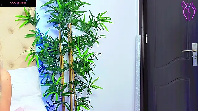 CoraVex online show from 09/22/25, 04:25