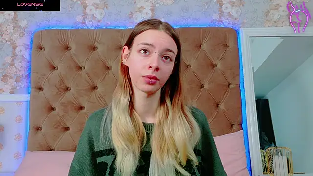 CoraVex online show from 10/27/25, 03:54