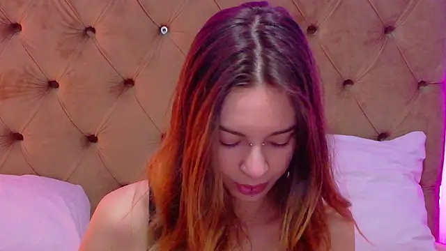 CoraVex online show from 04/11/26, 04:06