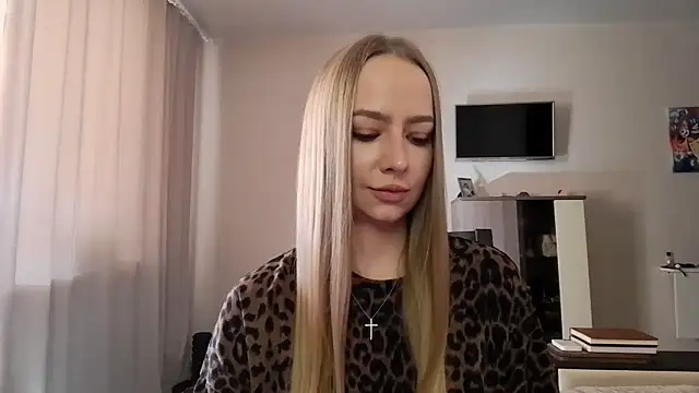 MissOyee online show from 09/17/25, 12:07