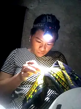 Snapshot of Qinjid002 chatting on 10/13/25, 01:22 Qinjid002 online show from 10/13/25, 01:22