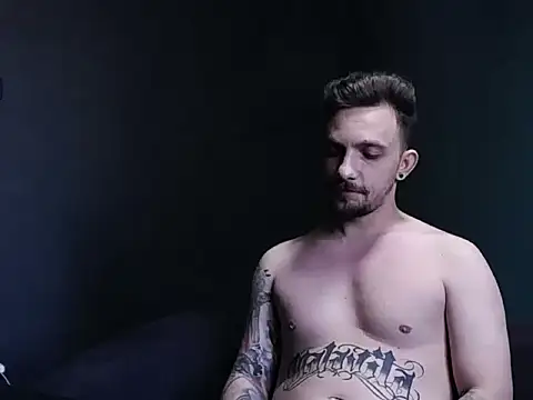 Snapshot of guesswhatbitch chatting on 09/18/25, 01:46 guesswhatbitch online show from 09/18/25, 01:46