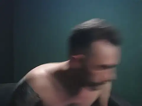 Snapshot of guesswhatbitch chatting on 09/24/25, 11:52 guesswhatbitch online show from 09/24/25, 11:52