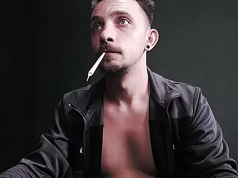 Snapshot of guesswhatbitch chatting on 10/01/25, 01:50 guesswhatbitch online show from 10/01/25, 01:50