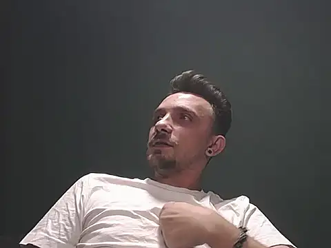 Snapshot of guesswhatbitch chatting on 10/03/25, 07:44 guesswhatbitch online show from 10/03/25, 07:44