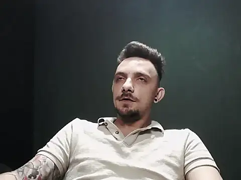 Snapshot of guesswhatbitch chatting on 10/05/25, 07:34 guesswhatbitch online show from 10/05/25, 07:34