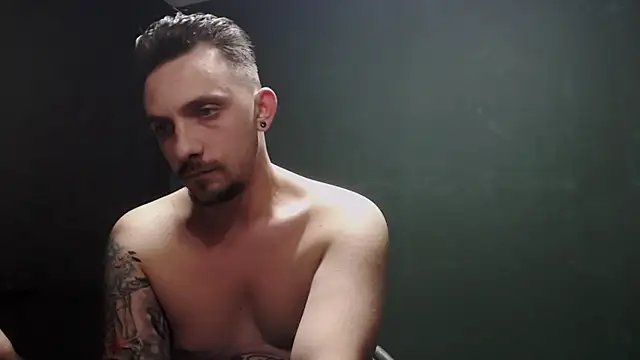 Snapshot of guesswhatbitch chatting on 10/15/25, 07:25 guesswhatbitch online show from 10/15/25, 07:25