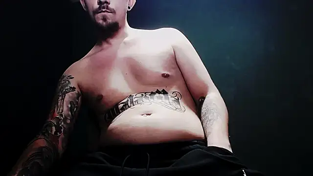 Snapshot of guesswhatbitch chatting on 10/20/25, 08:09 guesswhatbitch online show from 10/20/25, 08:09