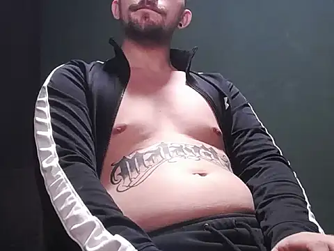 Snapshot of guesswhatbitch chatting on 11/06/25, 03:46 guesswhatbitch online show from 11/06/25, 03:46