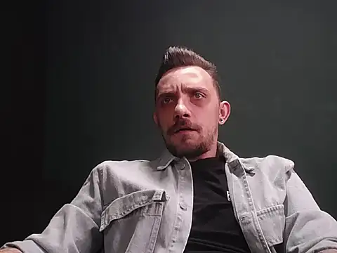 Snapshot of guesswhatbitch chatting on 11/08/25, 10:37 guesswhatbitch online show from 11/08/25, 10:37