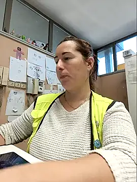 bichota85 online show from 10/28/25, 11:03