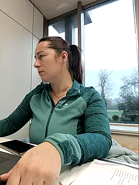 bichota85 online show from 12/15/25, 09:02