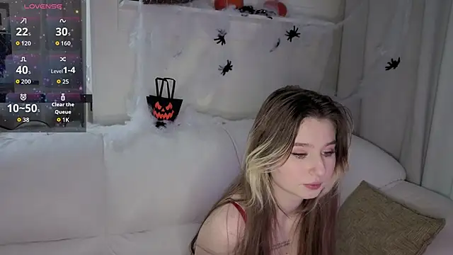 Snapshot of _Lua__ chatting on 10/31/25, 01:56 Lua online show from 10/31/25, 01:56