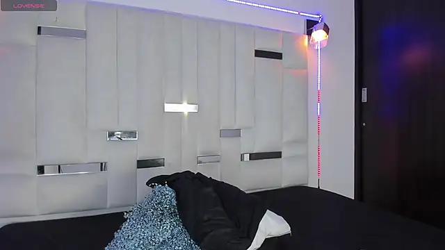 Jacob19  online show from 10/01/25, 12:00