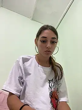 loirinhaaa online show from 11/18/25, 06:34