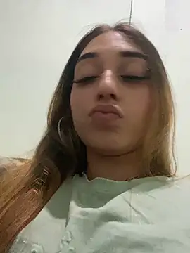 loirinhaaa online show from 11/23/25, 01:38