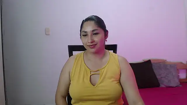 Gia Dior online show from 11/28/25, 11:18