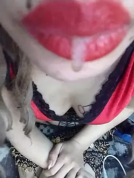 Snapshot of shahinaz-123 chatting on 01/18/26, 01:04 shahinaz-123 online show from 01/18/26, 01:04