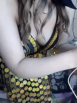 Snapshot of shahinaz-123 chatting on 02/14/26, 09:39 shahinaz-123 online show from 02/14/26, 09:39