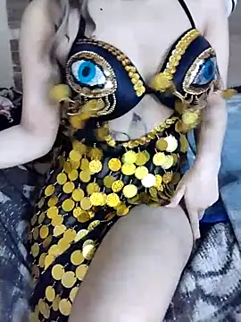 Snapshot of shahinaz-123 chatting on 02/18/26, 10:44 shahinaz-123 online show from 02/18/26, 10:44