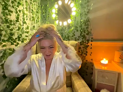 BonnyDesire online show from 10/28/25, 08:00