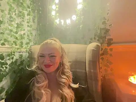 BonnyDesire online show from 11/25/25, 05:57