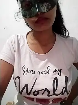 ms-naina online show from 04/18/26, 07:29