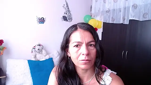 Snapshot of camilavargas_ chatting on 09/25/25, 08:23 camilavargas  online show from 09/25/25, 08:23
