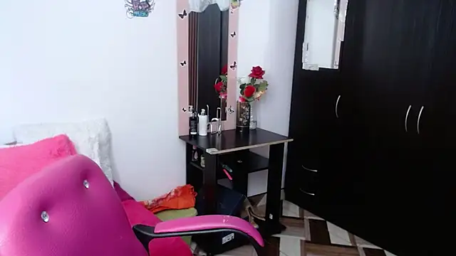 Snapshot of camilavargas_ chatting on 10/02/25, 09:44 camilavargas  online show from 10/02/25, 09:44