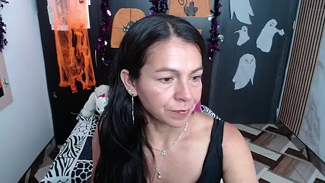 camilavargas  online show from 10/30/25, 08:53
